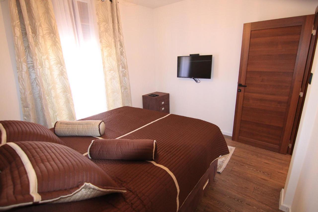 Apartmani Fantasia Cetinje Ngoại thất bức ảnh