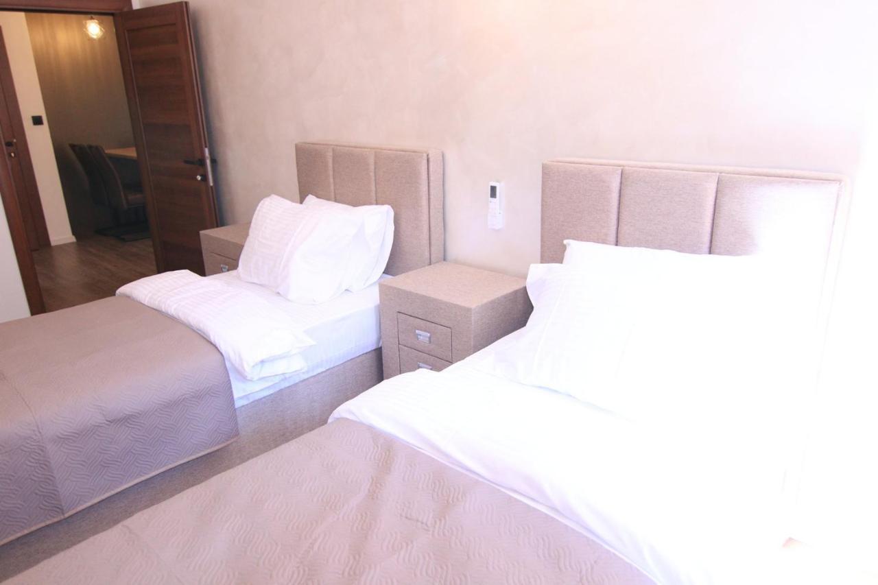 Apartmani Fantasia Cetinje Ngoại thất bức ảnh