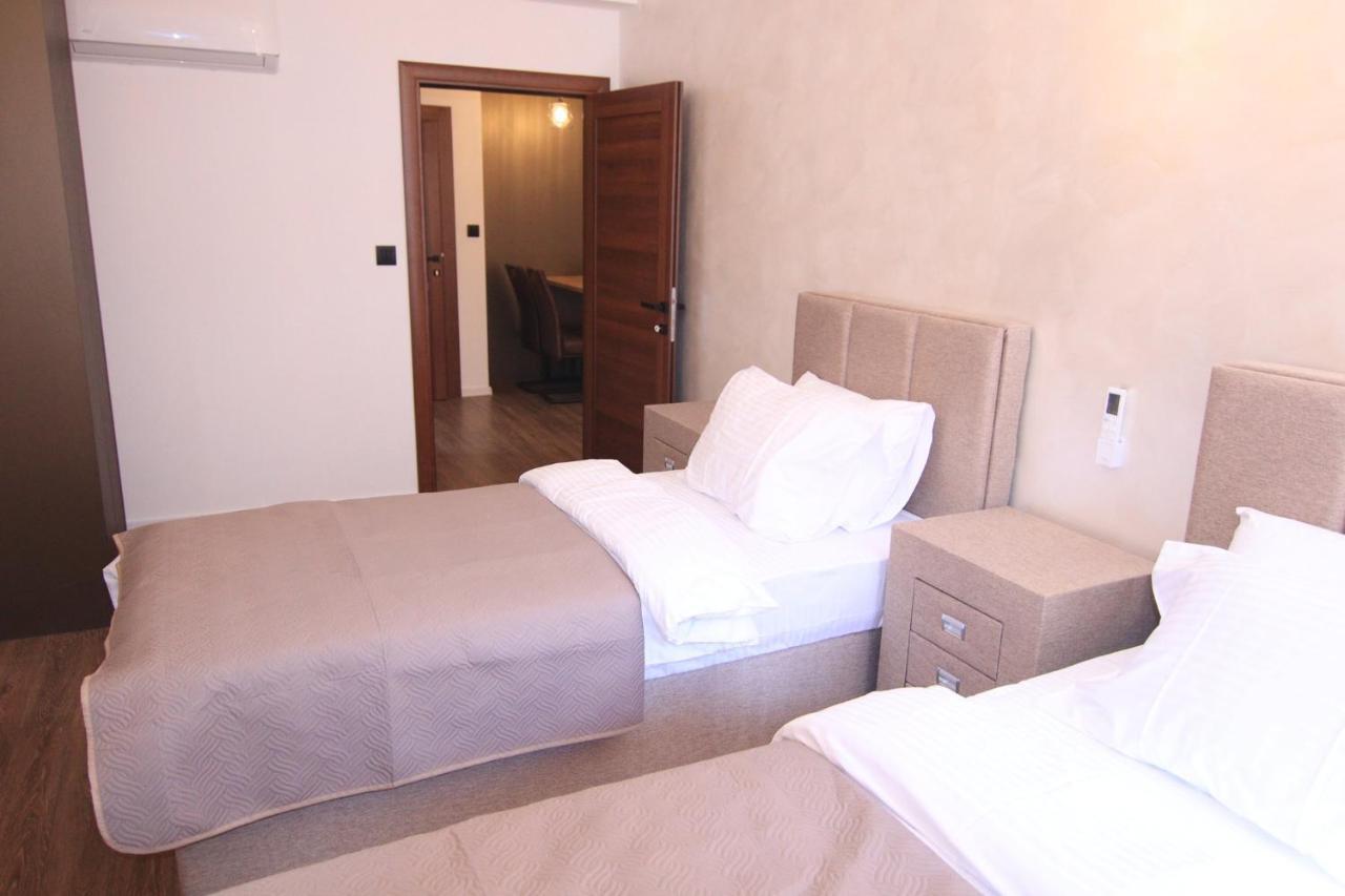 Apartmani Fantasia Cetinje Ngoại thất bức ảnh
