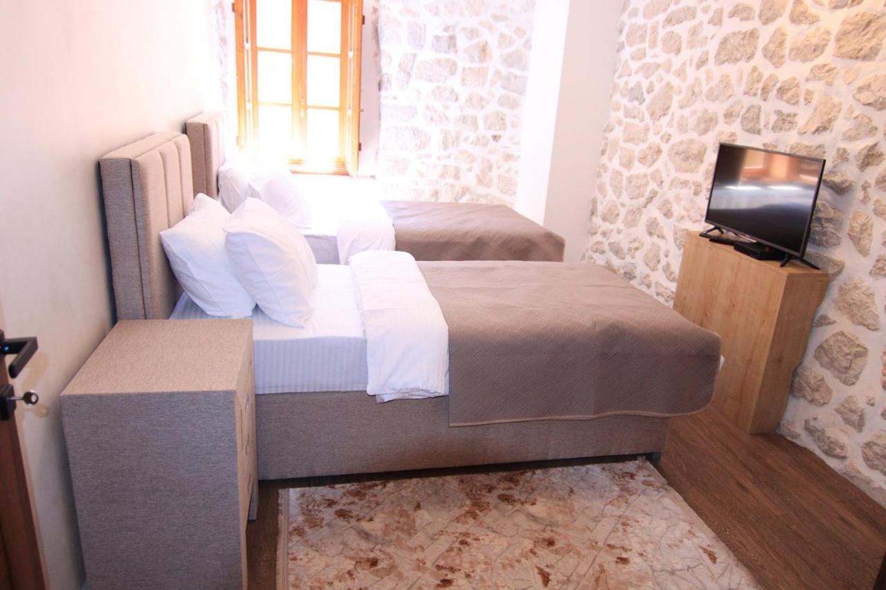 Apartmani Fantasia Cetinje Ngoại thất bức ảnh