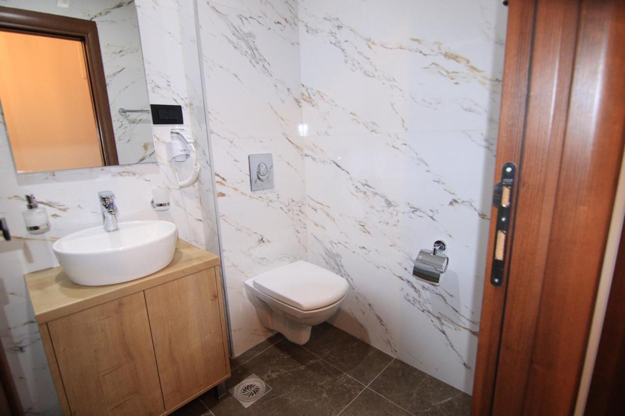 Apartmani Fantasia Cetinje Ngoại thất bức ảnh