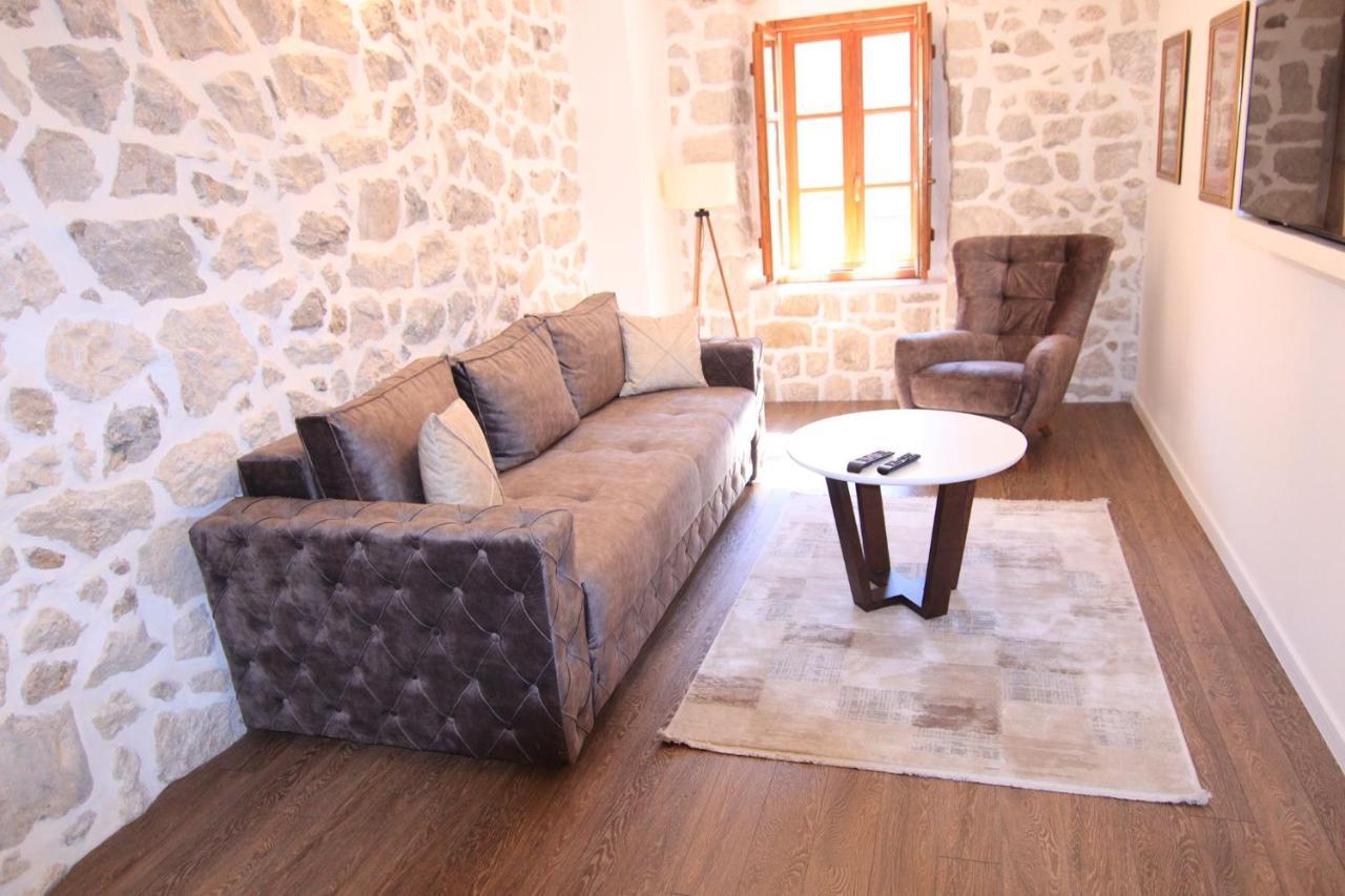 Apartmani Fantasia Cetinje Ngoại thất bức ảnh