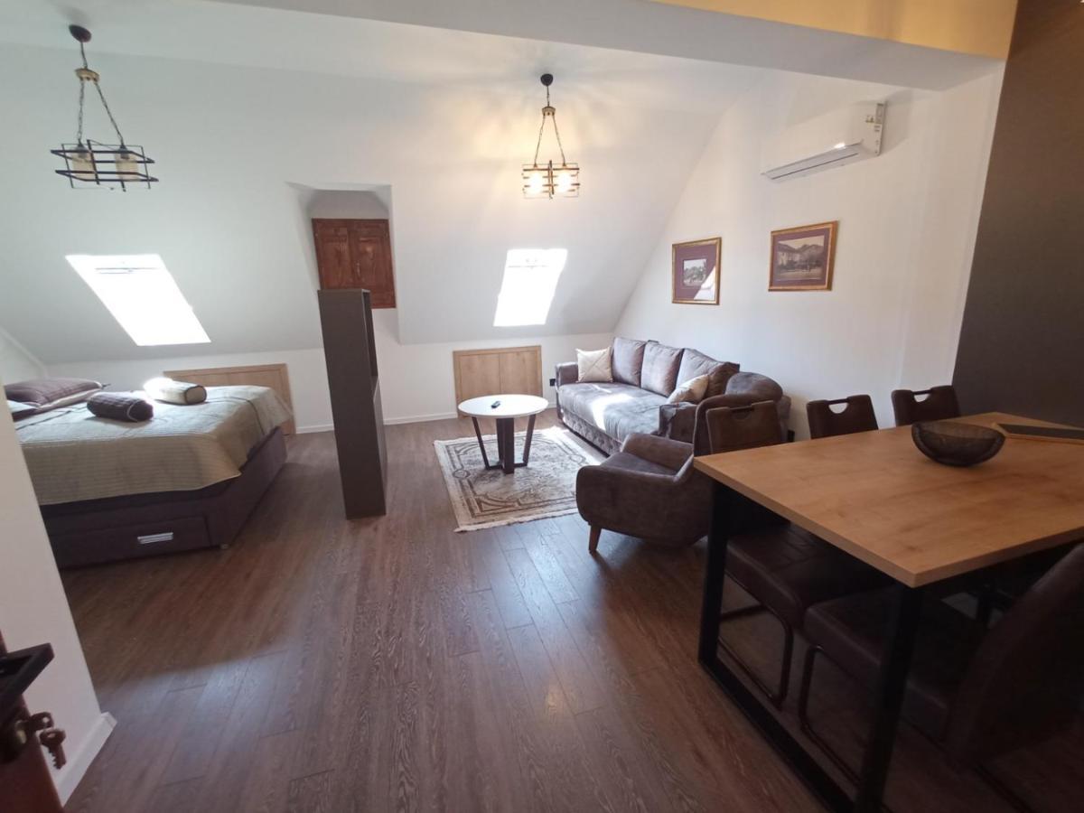 Apartmani Fantasia Cetinje Ngoại thất bức ảnh