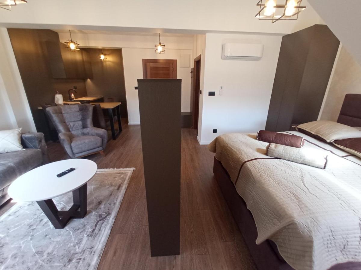 Apartmani Fantasia Cetinje Ngoại thất bức ảnh